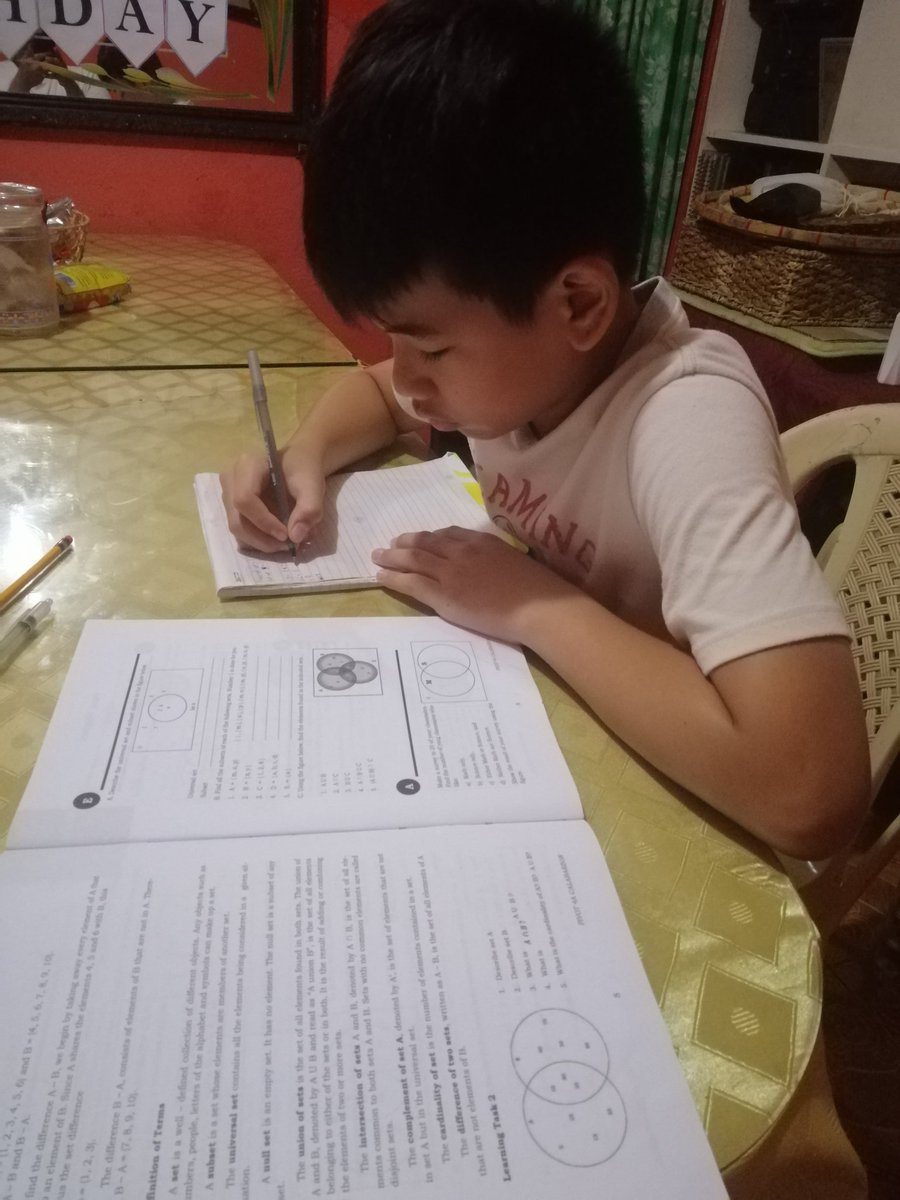 MayamangJeff's tweet photo. "Tutor ng pamangkin" roles start today. ๐
๐
#ModulePaMore #NewNormal #DistanceLearning2020 #CertifiedTito https://t.co/lVONngkV5W