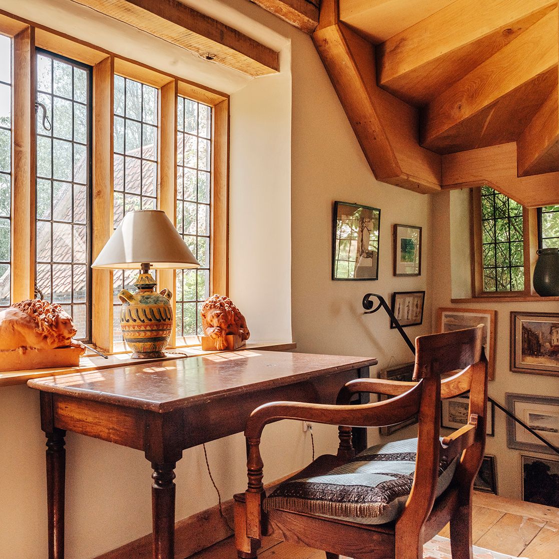 The perfect place to work and dream! If you're planning a wedding or family celebration and need a little luxury - take a peek at Hales Hall. 
.
📸Jack Newman <a href="/plumguide/">Plum Guide</a>
.
#weddingvenue #staycation #countryescape  #luxury #worldsbesthomes #holidayuk #norfolk