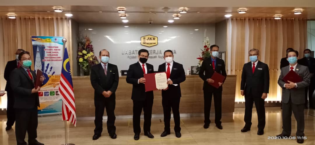 JKR Labuan (@jkrlabuan) on Twitter photo Seluruh warga kerja <a href="/JKRLabuan/">JKR Labuan</a> merakamkan setinggi2 TAHNIAH kpd YBrs Pengarah <a href="/IEsa2018/">IbrahimEsa2018</a> Di Atas Kenaikan Pangkat Ke Pemangkuan JUSA C. Didoakan Semoga Beliau Sentiasa Cemerlang Menerajui CSFJ Kelak. All The Best, Sir! <a href="/IrZulkefly/">Mohd Zulkefly S</a> <a href="/razgrid1/">🇲🇾 Razdwan Kasim</a> <a href="/Zulakmal8/">zulakmal</a> <a href="/JKRMalaysia/">JKR Malaysia</a> <a href="/MOWorks/">でやんす</a> Seluruh warga kerja <a href="/JKRLabuan/">JKR Labuan</a> merakamkan setinggi2 TAHNIAH kpd YBrs Pengarah <a href="/IEsa2018/">IbrahimEsa2018</a> Di Atas Kenaikan Pangkat Ke Pemangkuan JUSA C. Didoakan Semoga Beliau Sentiasa Cemerlang Menerajui CSFJ Kelak. All The Best, Sir! <a href="/IrZulkefly/">Mohd Zulkefly S</a> <a href="/razgrid1/">🇲🇾 Razdwan Kasim</a> <a href="/Zulakmal8/">zulakmal</a> <a href="/JKRMalaysia/">JKR Malaysia</a> <a href="/MOWorks/">でやんす</a>