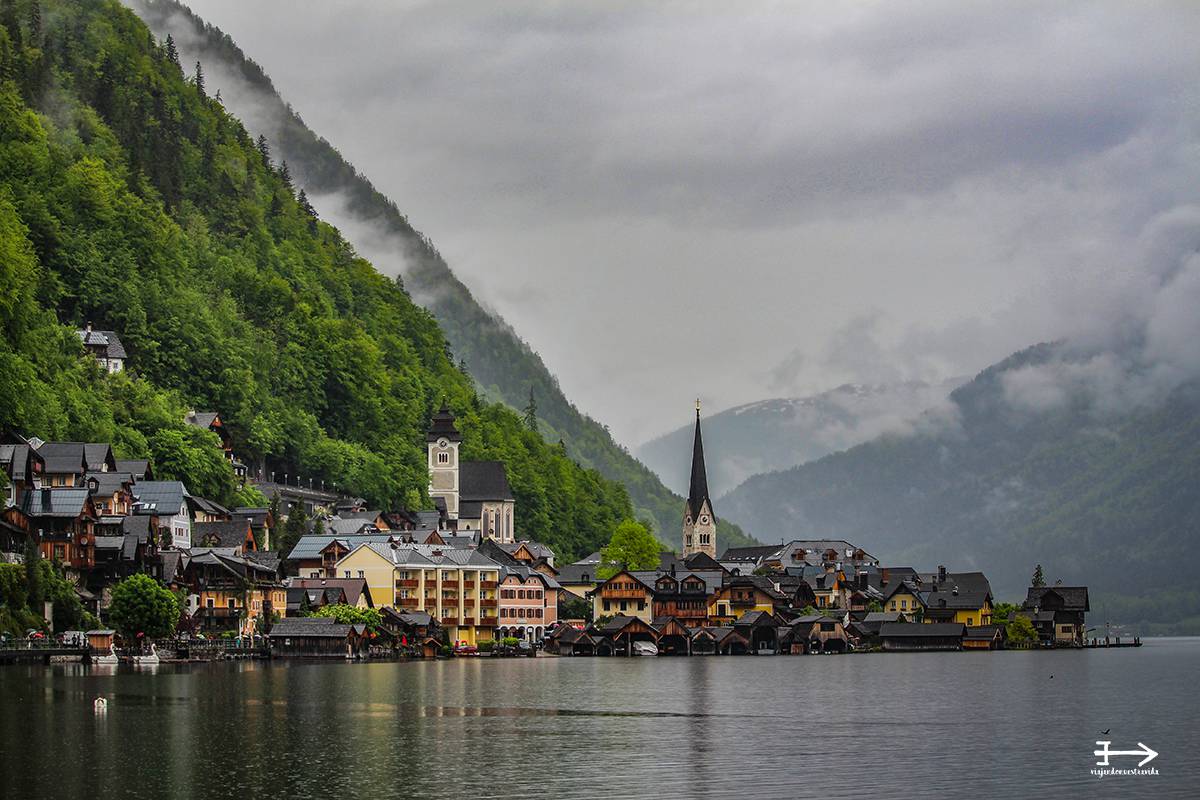vnvida's tweet image. #Hallstatt, lo bueno y lo malo del pueblo más bonito del mundo.
Un nuevo artículo en el blog en el que, además del típico qué ver y qué hacer, hacemos una mirada crítica sobre cómo el turismo masivo sobrepasa un lugar.
👇👇👇
viajandonuestravida.com/hallstatt-como…