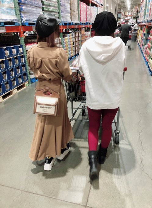 絆と一緒にCostco😊 マネージャー運転ありがとう😊 移動して買い物しまぁすw https://t.co/xSHGT3aZ7G