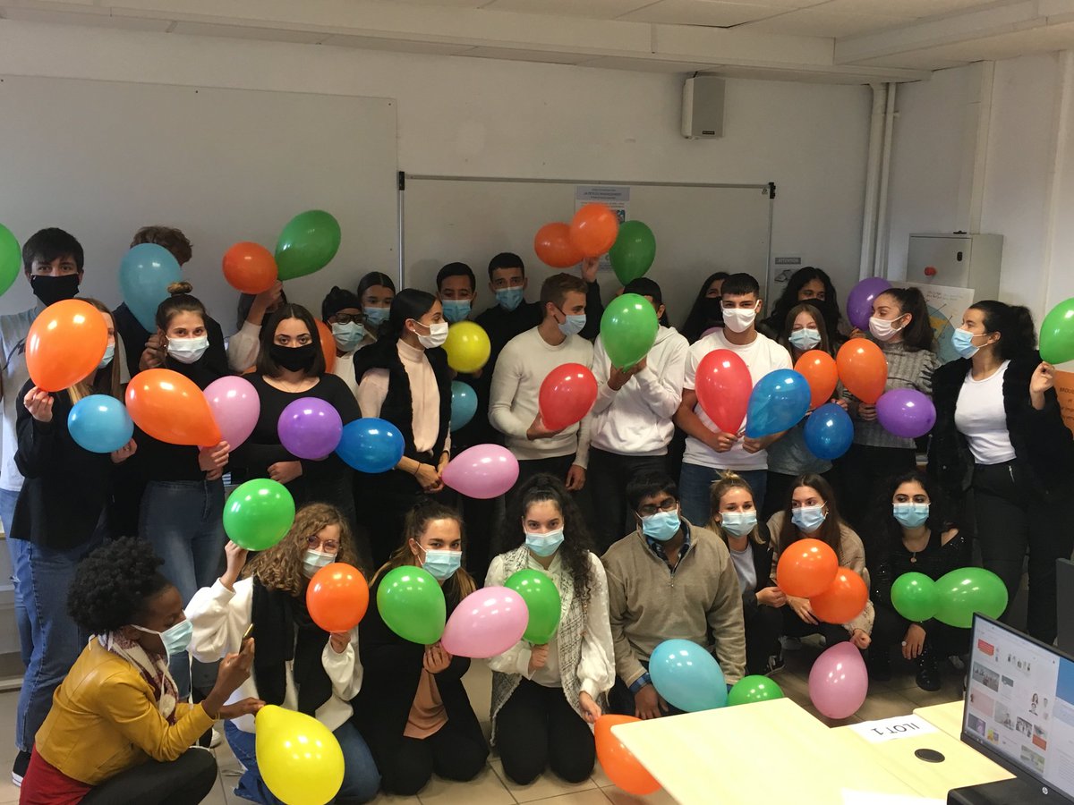 Valprof1's tweet photo. Prêt pour la première  #conferencefdm de la journée sur le thème "Les émotions au travail, on en fait quoi ?" Avec Impulsion Consulting. Les étudiants du lycée Pergaud de Besançon vous souhaitent une bonne fête du management à tous ! 🎉
#fdm #officemanager https://t.co/1pl8mg9ytD