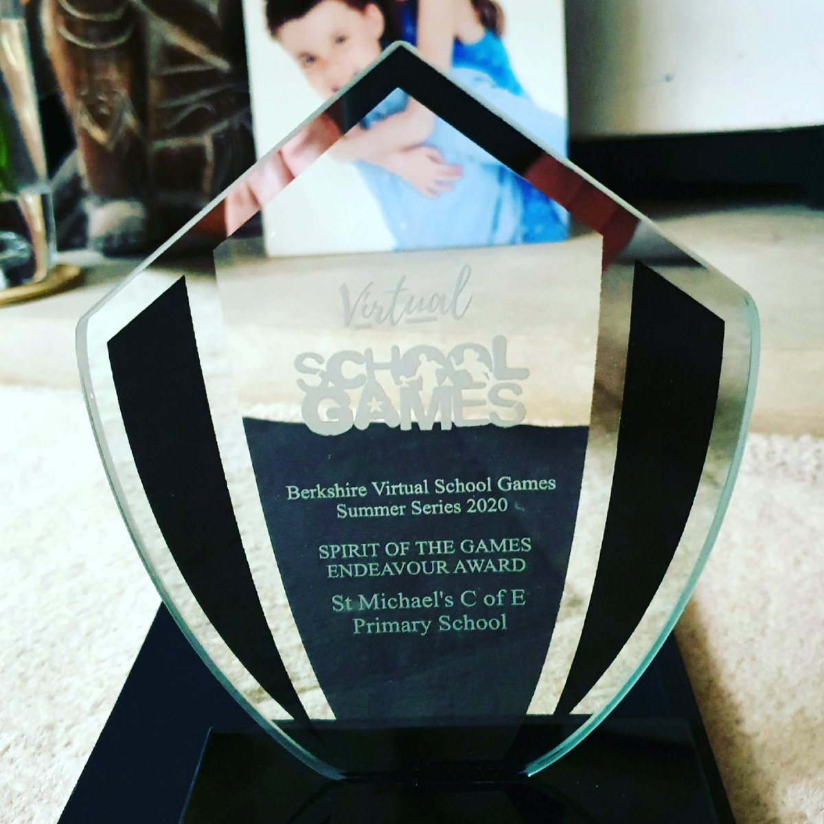 How wonderful of @getberkshireactive and <a href="/BracknellSSP/">Bracknell Forest SSP</a> to deliver this trophy in recognition of <a href="/stmichaelssand/">St Michael's CE Primary School, Sandhurst</a>. efforts with last term's Virtual School Games!

The games did wonders to keep children at home active and physically engaged with some form of PE. Great work team 👏