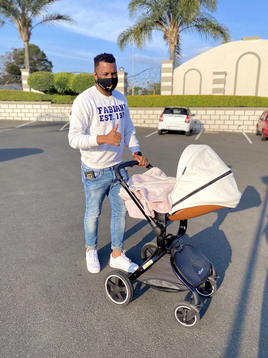 IIKHUNE_32_16's tweet photo. I hope and pray that my daughter grows up empowered and doesn’t define herself by the way she looks but by qualities that make her a intelligent, strong and responsible woman #BabyZee Daddy Loves You ❤️😊 https://t.co/EGDVWkpIy8