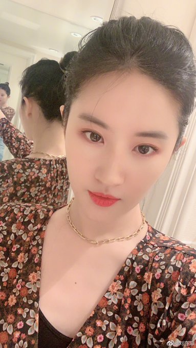 Yifei's Sina ก.ย.- ธ.ค. 2563 EjyazEwVkAEiVwz?format=jpg&name=small