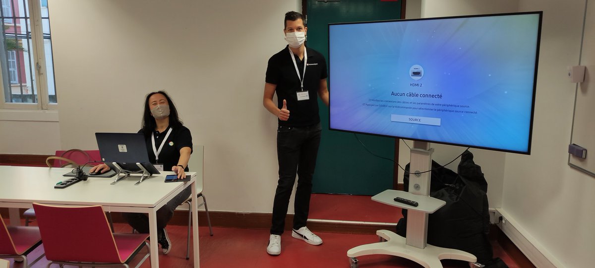 Fanou365's tweet image. @FollowEstelle et @jeffangama en plein échauffement! #aOSNice @aOSComm @EpitechNice @MonacoDigital98