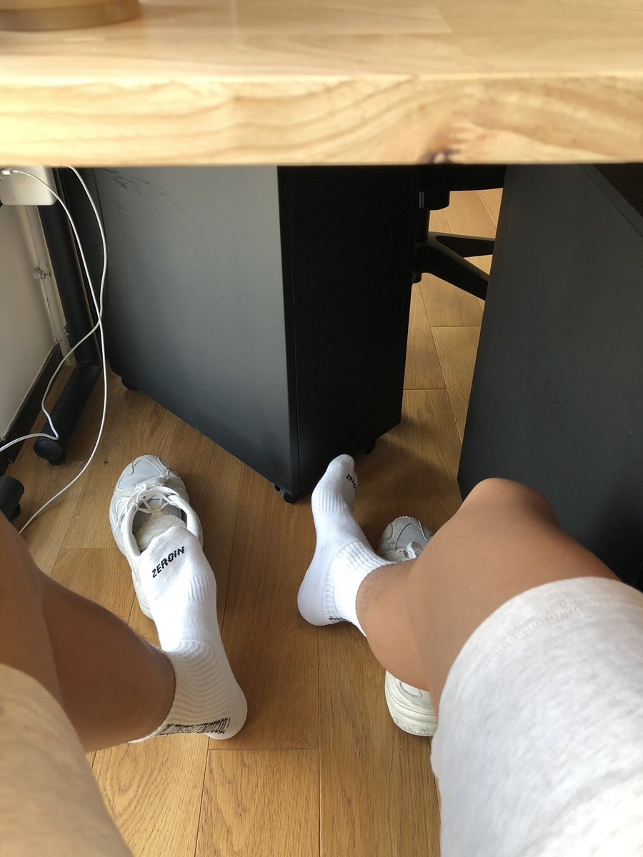 OCHECKKK's tweet photo. 在学校 却没有人 https://t.co/uzbiWThuWQ