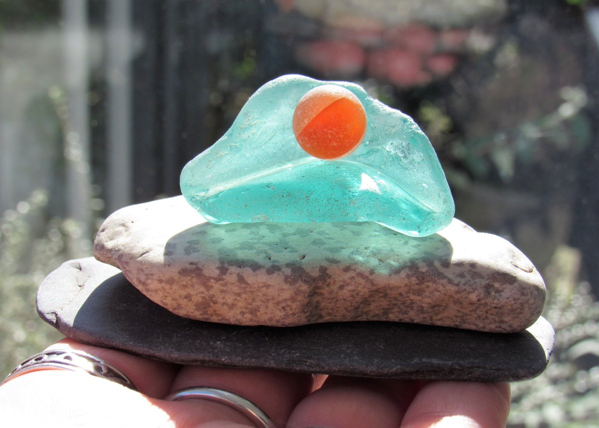 Red Sea Marble in Teal Sea Glass Nest! etsy.com/uk/shop/MagicS… #seaglass #redseaglass #teal #freeukshipping #beachfinds #cullercoats #seapottery #beachlife