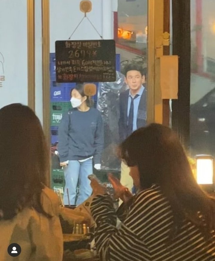 Hwang Jung Min, as Han Joon-hyuk, is making his drama comeback after 8 years with  #Hush Below he is spotted filming on October 6th night.