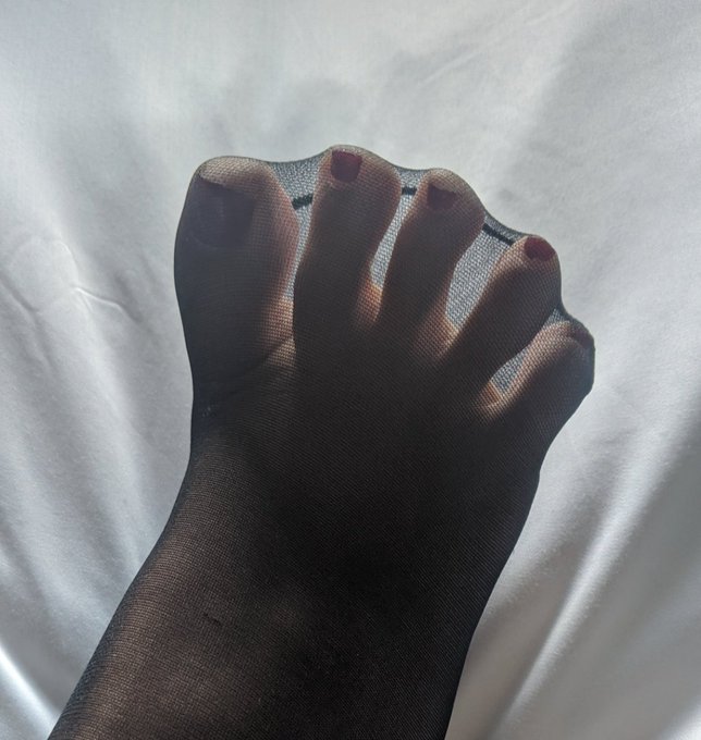 Silky satin lingerie, seamed nylons and toe spreading in tights! Plus my tits look great in this set<a href="/tag/latex"class="tags"><span>#latex</span></a><a href="/tag/pvc"class="tags"><span>#pvc</span></a>