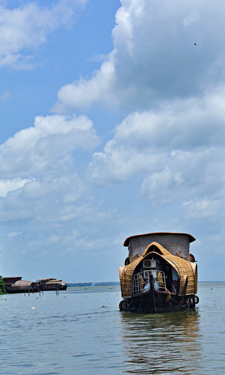 #NWW2020 #IndiWild #Landscapes #Alapuzha 
The peace and calm of the Alapuzha backwaters!