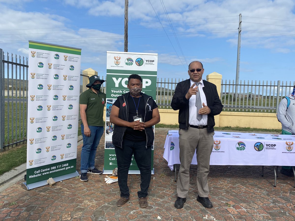 Today the department’s YCOP and EPWP participants along with the mayor of <a href="/CAPEAGULHASMUNI/">Cape Agulhas Muni</a> cllr Paul Swart, will be embarking on a clean-up and community awareness campaign in the Cape Agulhas Municipal area of Struisbaai. #GoodGreenDeeds