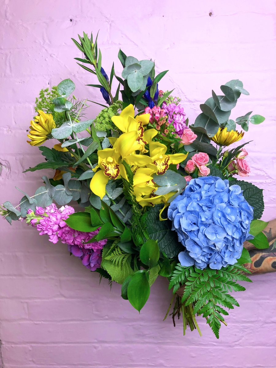 Add colour into your life with CARNEVÁLE! one of the new bouquets soon to be launched on our new website! Will keep you posted on launch date 🚀
#prestwichflorist #prestwich #luxuryflorist #floristshop #floristlife