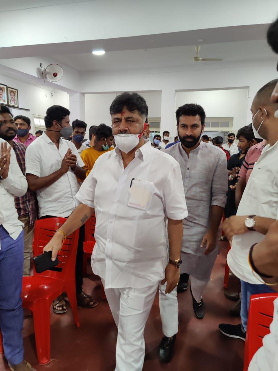 nalapad's tweet image. Attended meeting for the Upcoming elections of RR NAGAR constituency under the leadership of Indian National Congress - Karnataka President @DKShivakumar sir. 
Present were MLA @utkhader RR Nagar candidate Kusama, @IYCKarnataka President @Basanagouda99 and office bearers.