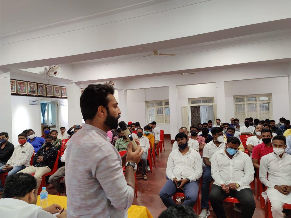 nalapad's tweet image. Attended meeting for the Upcoming elections of RR NAGAR constituency under the leadership of Indian National Congress - Karnataka President @DKShivakumar sir. 
Present were MLA @utkhader RR Nagar candidate Kusama, @IYCKarnataka President @Basanagouda99 and office bearers.
