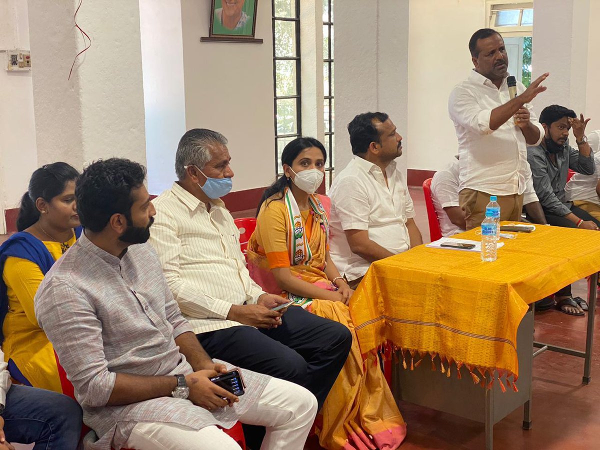 nalapad's tweet image. Attended meeting for the Upcoming elections of RR NAGAR constituency under the leadership of Indian National Congress - Karnataka President @DKShivakumar sir. 
Present were MLA @utkhader RR Nagar candidate Kusama, @IYCKarnataka President @Basanagouda99 and office bearers.