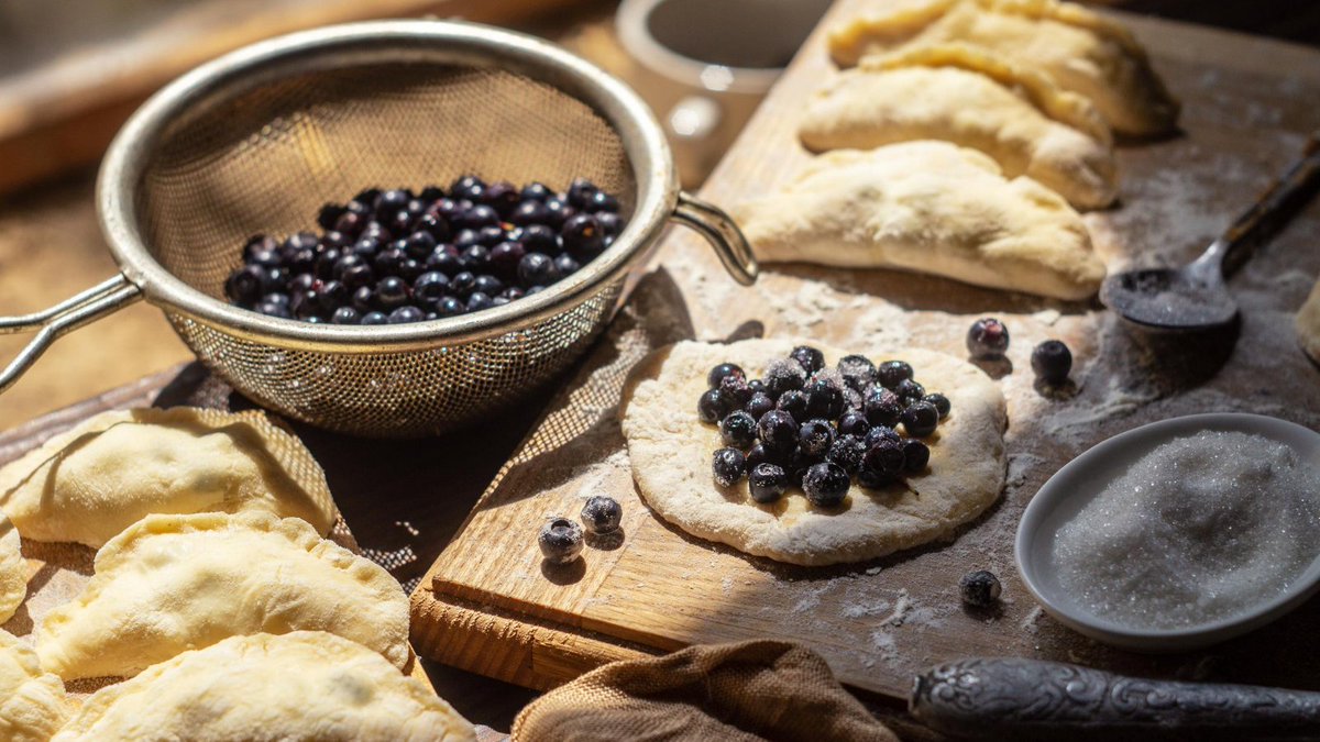 Poland's tweet photo. With sauerkraut and wild mushrooms? 🍄 Ruskie? 🧀 With meat? 🥩 Or maybe filled with blueberries? 🫐 Which are your favourites? 🤩

We are obviously talking about 🇵🇱 #pierogi!

Happy #NationalPierogiDay and smacznego! 🥳🤤 https://t.co/orxQiVNqVY