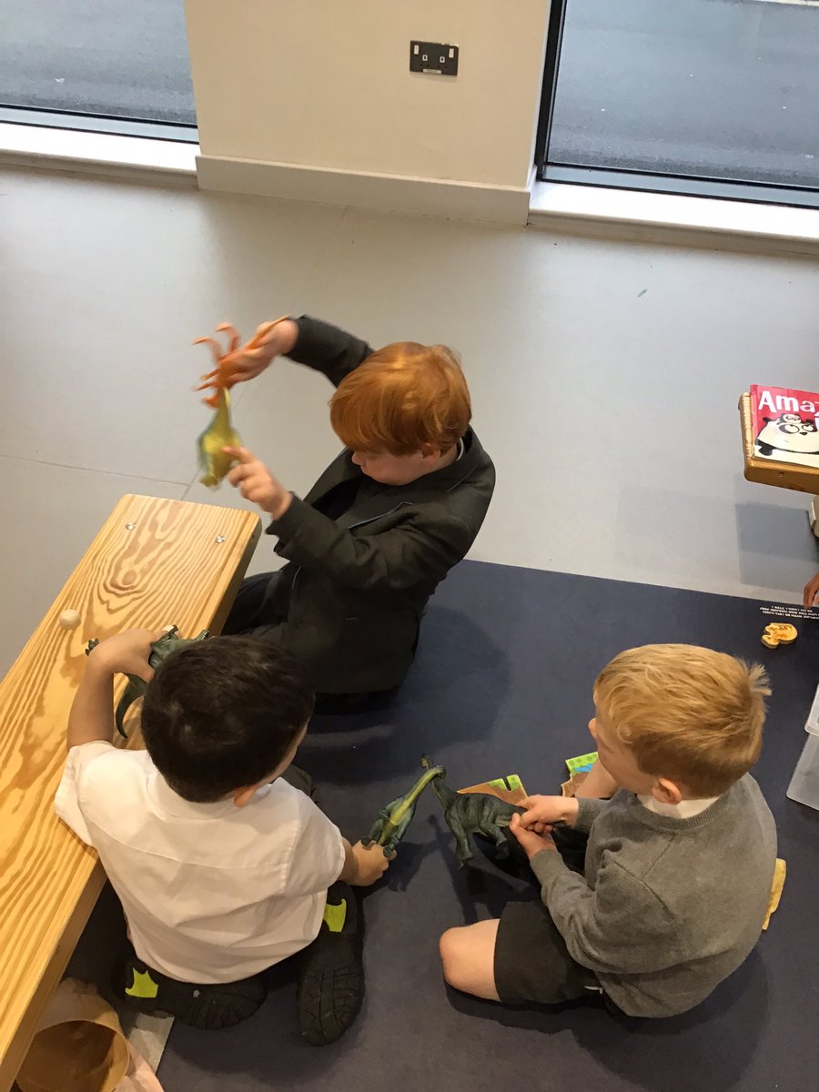 CHPSKidsClub's tweet photo. Reception had a lovely morning today showing how to be kind and build new friendshipsππ«as well as working hard together to tidy their bubble! π a superb example of excellent behaviour, well done reception! #settingexamples #CHPS #CHPSrec https://t.co/qb3pmd2oki