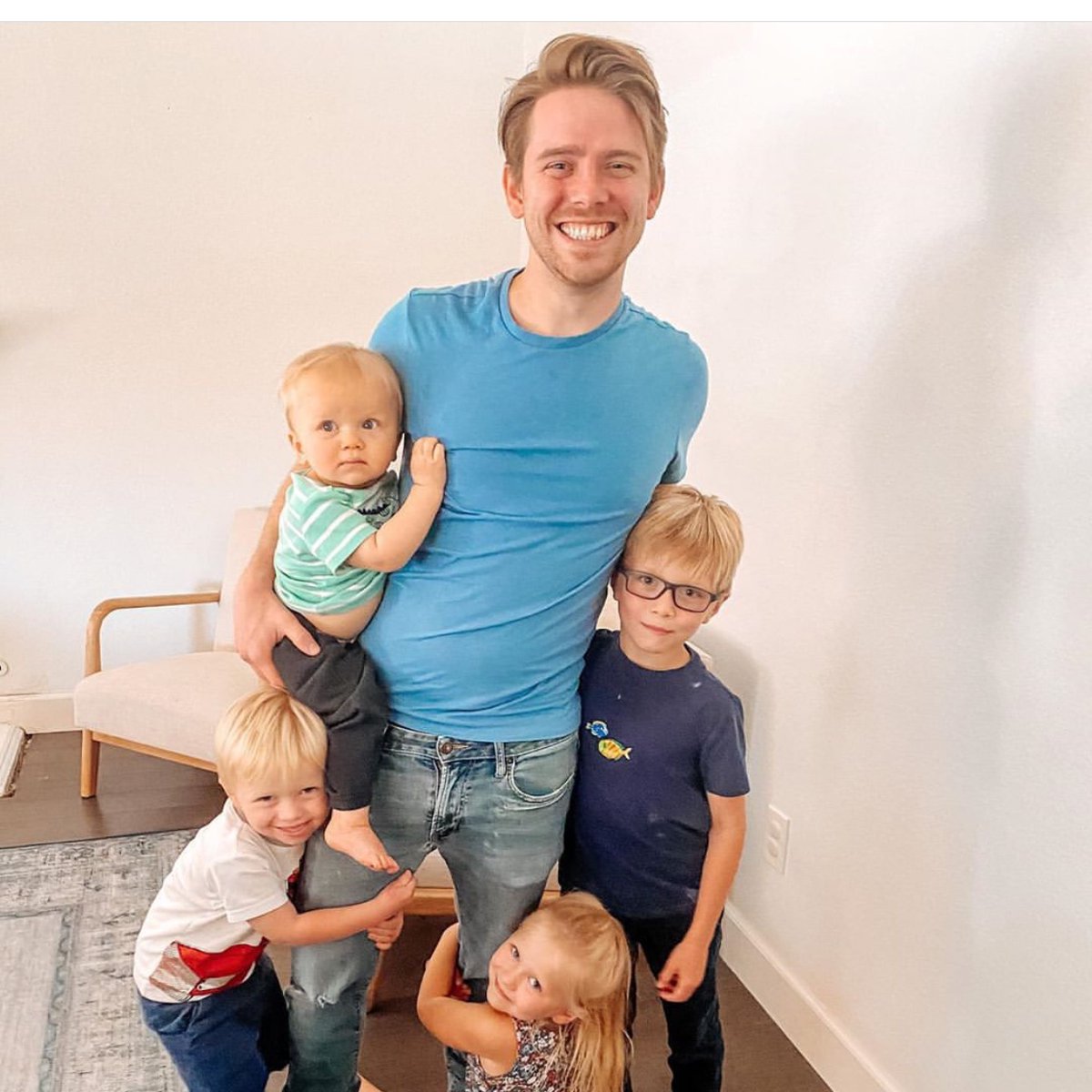 bernietown's tweet photo. @CarlaShivener Look at this daddy https://t.co/G1EJ6HKHhK