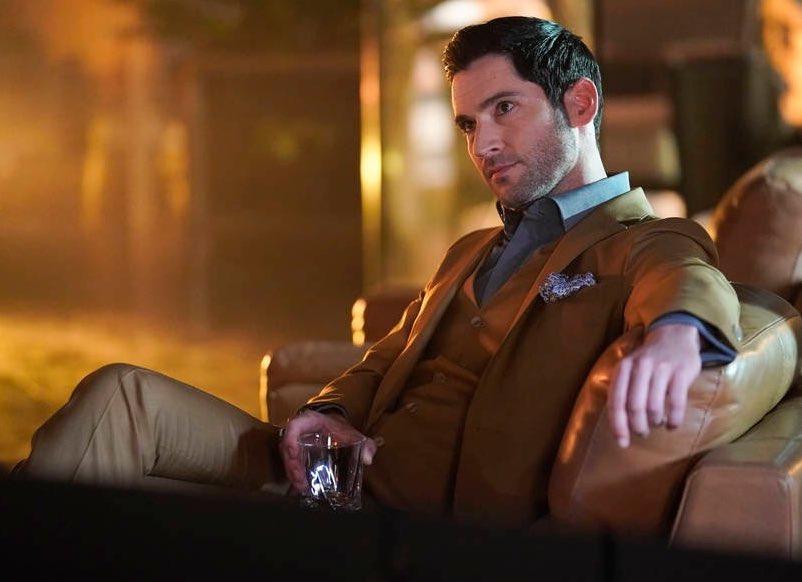 Lucifer’s wardrobe in 3x25 Boo Normal