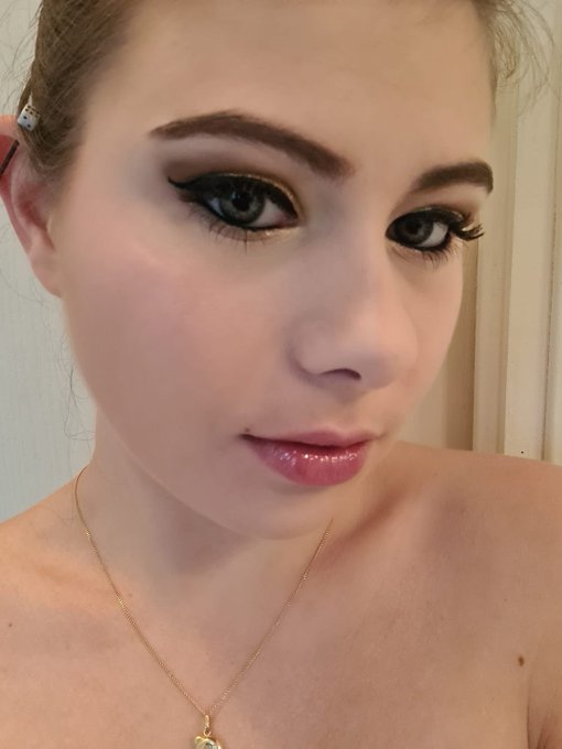 Bonne journ&eacute;e les amours 😘 https://t.co/3hY8ujCWIj<a href="/tag/mlrgirls"class="tags"><span>#mlrgirls</span></a>