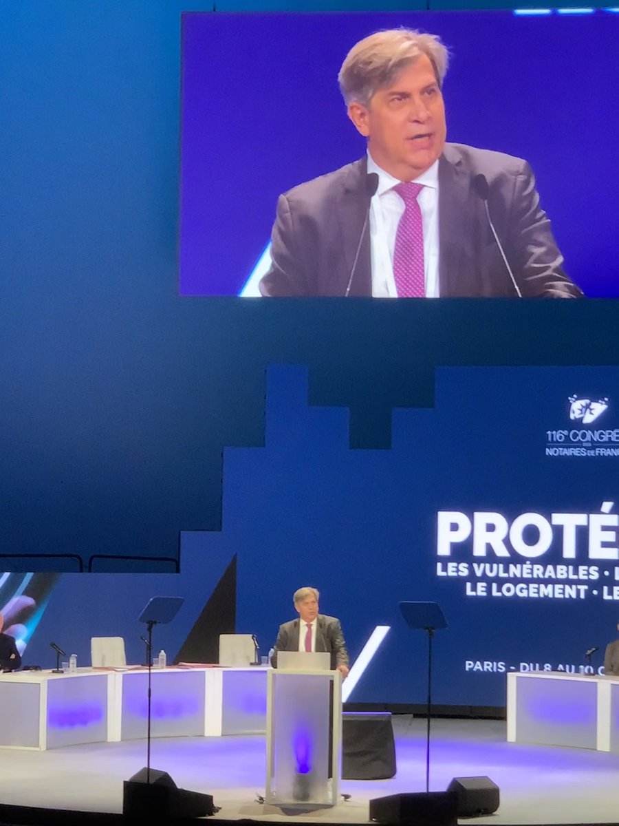 #Notaires #Protéger
Accueil par Cédric Blanchet, <a href="/PdtNotRParis/">Pierre TARRADE</a>.
Les effectifs de la Chambre des <a href="/NotairesdeParis/">Notaires de Paris</a> sont passés de 500 notaires en 2004 à près de 2000 aujourd’hui, répartis en 500 offices.
#NotairesDuGrandParis