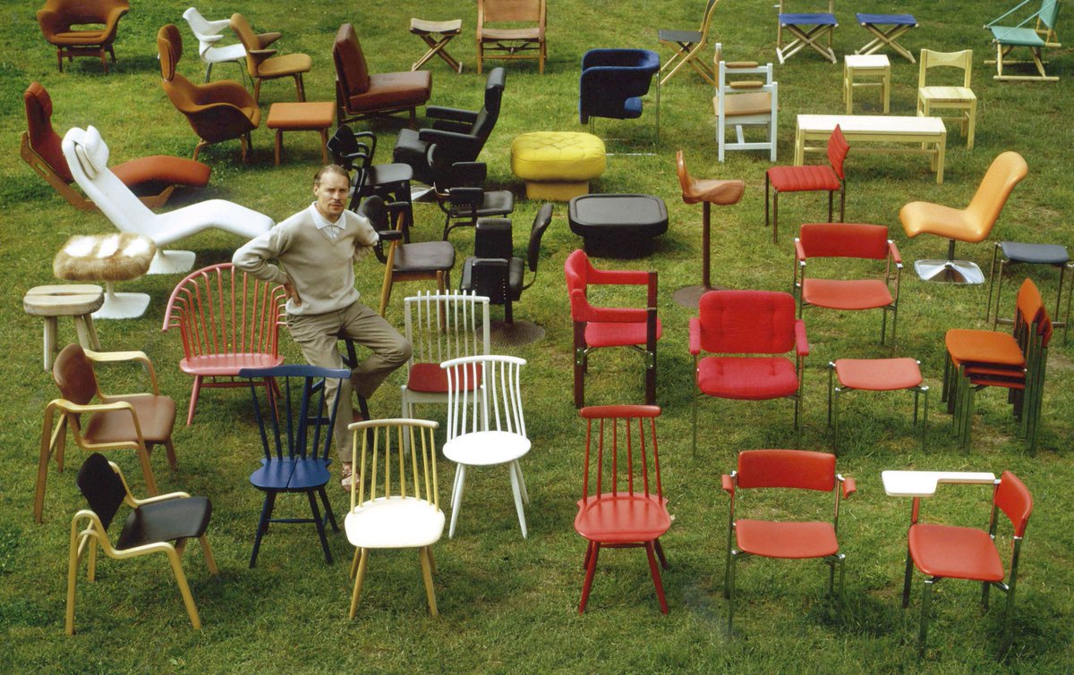 Ilmari Tapiovaara embarked on a year-long search for a universal, multipurpose chair – with success. Among his designs the beech wood Aslak Chair stands out with its versatility. Explore more about Aslak: artek.fi/en/stories/the… Photo: Emilia Hänninen / Designmuseum, Helsinki