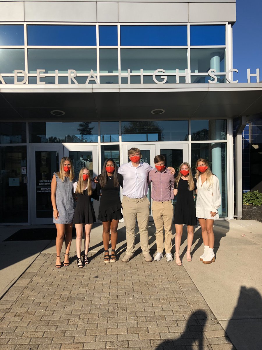 ProjectMercyMHS's tweet image. Another presentation! This time to a panel of entrepreneurs and bankers! Check out the blue and gold store online for our products!