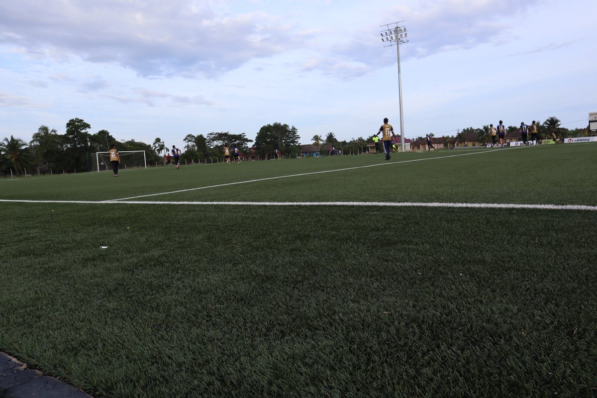 SivanJohn_'s tweet photo. So happen since I was in Kemaman, decided to pay a visit the homeground of @realchukai_fc, Mini Estadio Mak Chili.

A community based club that is able to have their own ground is one thing, but playing on a well maintained FIFA approved turf? That's just a whole nother level! 👏 https://t.co/x67ftt5LdN
