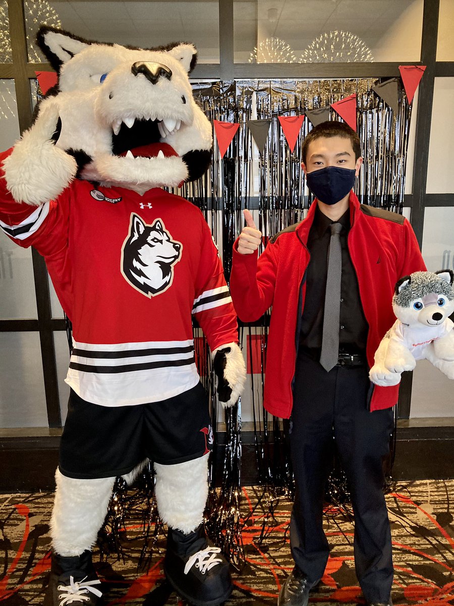 TheNUinProgram's tweet image. We had a special guest show up yesterday to help us celebrate N.U.in Husky Day here in Boston! ❤️🖤❤️ #NUin2020