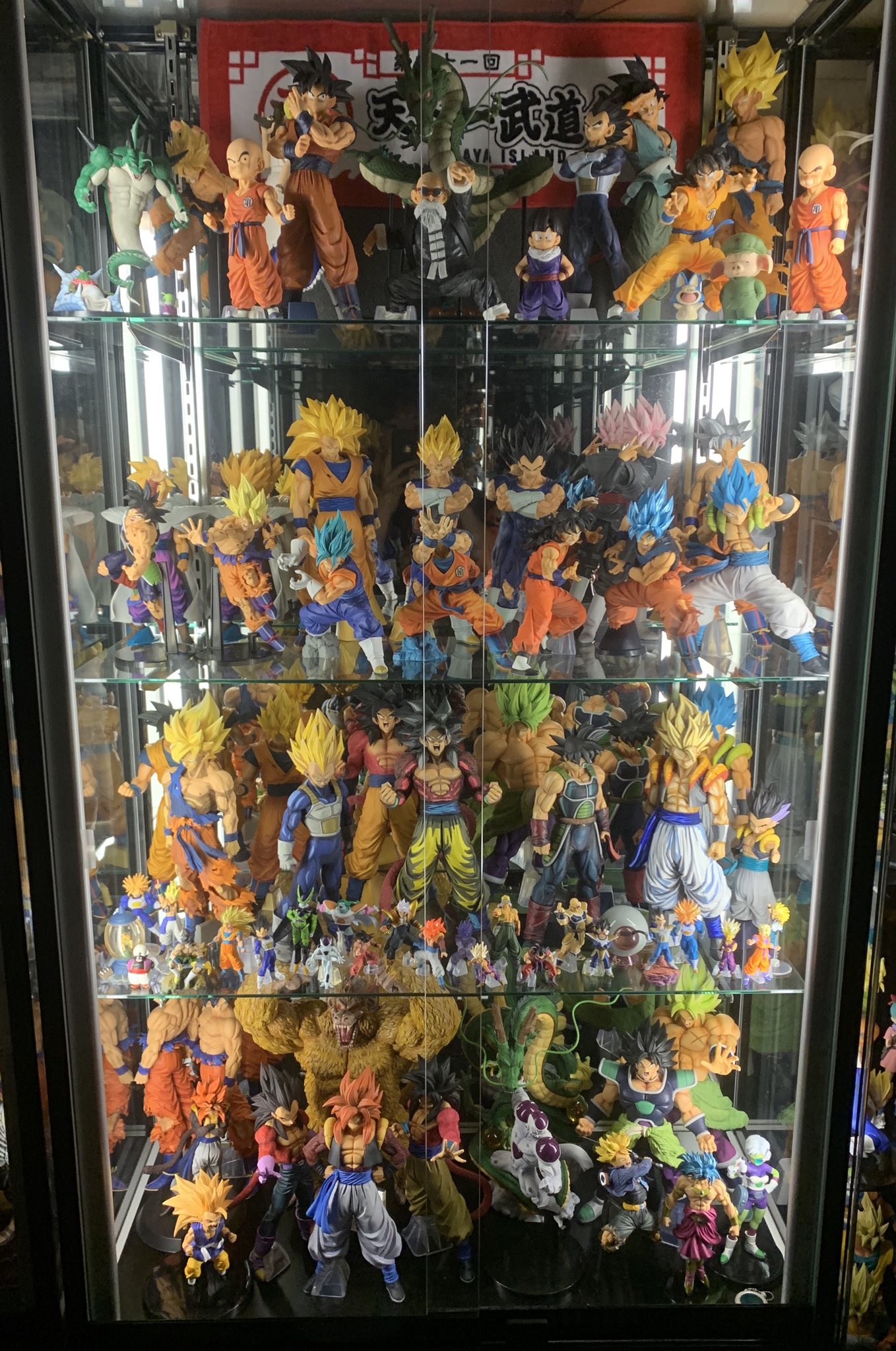 ポール フィギュアが大好きで収集歴16年になります ドラゴンボール ワンピース ゴジラを集めてます もし同じ趣味の方がいらっしゃれば仲良くして頂けると嬉しいです T Co Awdjvqkqp4 Twitter