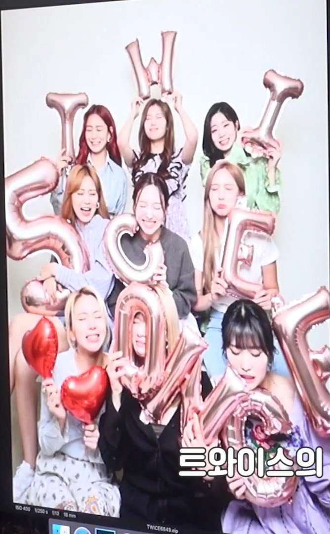 SubjectKpop's tweet photo. TWICE doing the happy and sad expression together 😂 @JYPETWICE https://t.co/2xz7K1bkX7