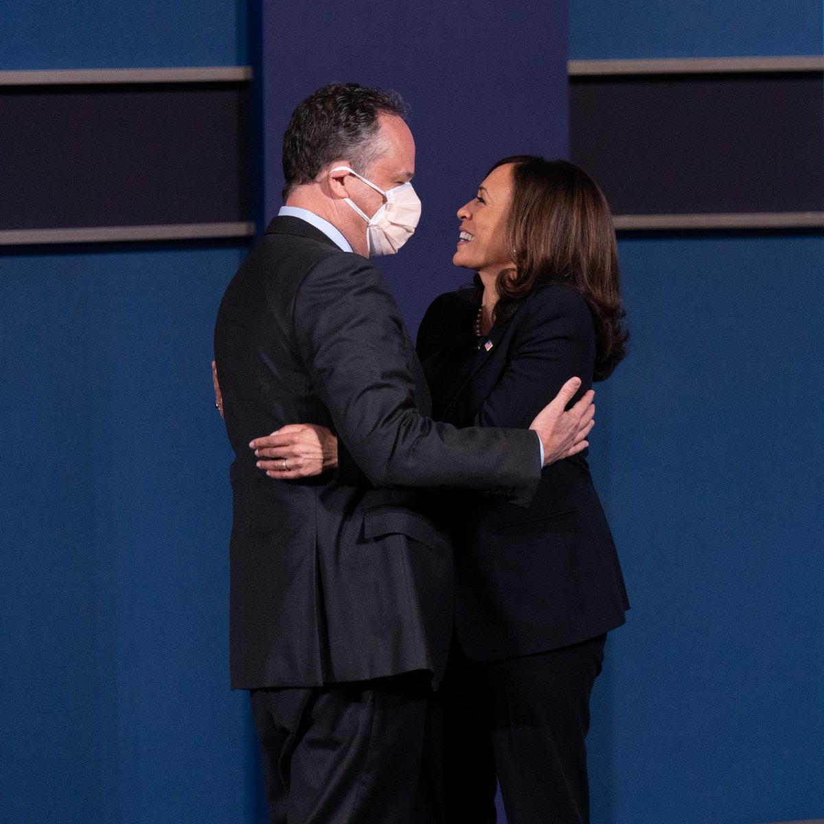 KamalaHarris's tweet photo. Thankful for all of your messages of support. With only 26 days left until Election Day, let’s use this moment to dig deep and work harder than ever to win—for everything that’s on the line. https://t.co/KvREkL4rcI