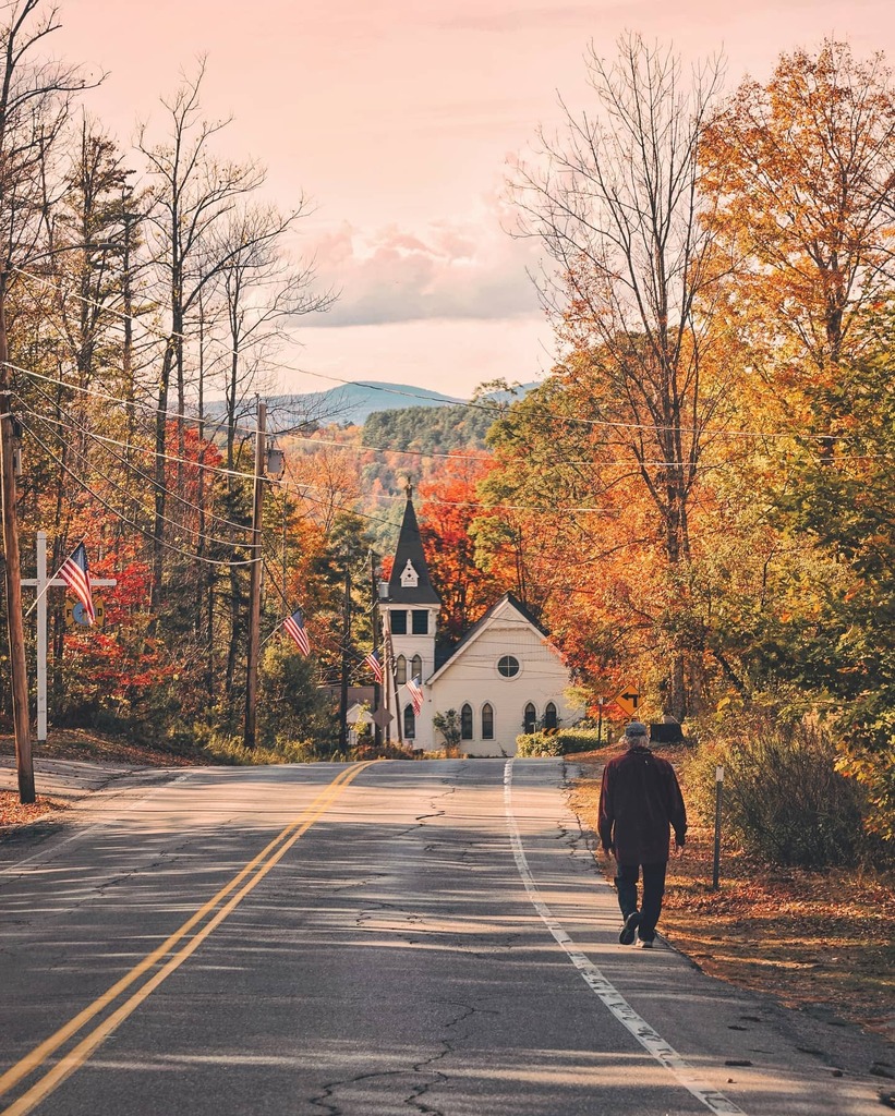 Walking in an autumn wonderland 🍂 last weekend in New Hampshire
.
.
.
.
.
.
.
.
.
.

#igboston #visitnh
#beautifulmatters 
#beautifuldestinations #wonderfuldestinations
#travelanddestinations #tlpicks #cntraveler
 #travellingthroughtheworld #darlinge… instagr.am/p/CGFYC-nh3a7/