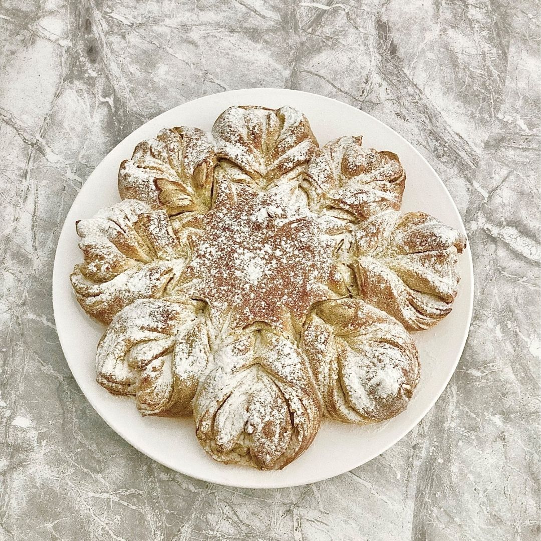 lincolnsinn's tweet photo. #LIBAKEOFF This week's Star Baker is...Shanai Kucuk!! Congratulations Shanai! The Chefs were so impressed with your share & tear Star bread. Thank you for all the beautiful bread entries everyone. Next week's theme is dinner party desserts- more info on the Inn's website #BakeOff https://t.co/bNpD4hnm65