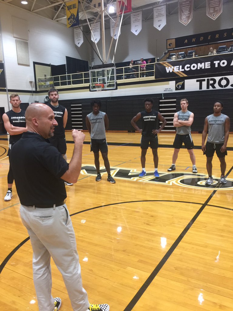 Thanks to @drtimmcknight for taking time to talk to our guys yesterday before practice. 1. Living out the Gospel 2. Worship together, can’t do it alone 3. Phalanx formation: shoulder to shoulder, 1 step at a time, if one person breaks formation the whole thing falls apart! https://t.co/VvBq1AZOdb
