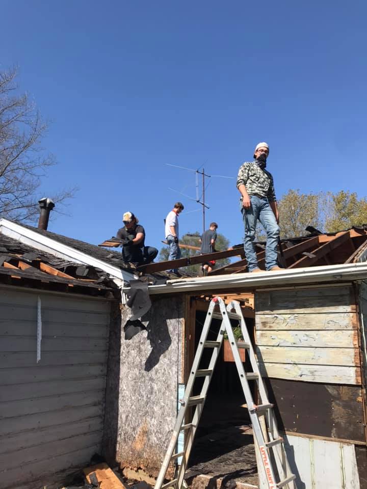 MuncieSchools's tweet photo. Great things are happening in the Construction Technology program at the Muncie Area Career Center. The students are helping to rebuild the home of a local veteran, saving him thousands of dollars he doesn't have. Find out more at  https://t.co/SMvUYMOfWc. @MACC_MCS @MelissaCrash https://t.co/bMXTSXuWQ2