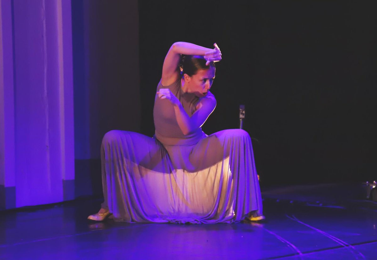 LaCostaComunica's tweet photo. Ahir ens vàrem emocionar molt en la primera jornada del @Berdachefest a #Hospitalet amb #dansa amb @lrparrafernando, Carmen Muñoz y Pol Jiménez. El festival no podia haver arrencat millor! #BerdacheFest #Berdache #gender #cultura #genero #identidad 📸 @XarleneVisuals https://t.co/DF864yL0Ks
