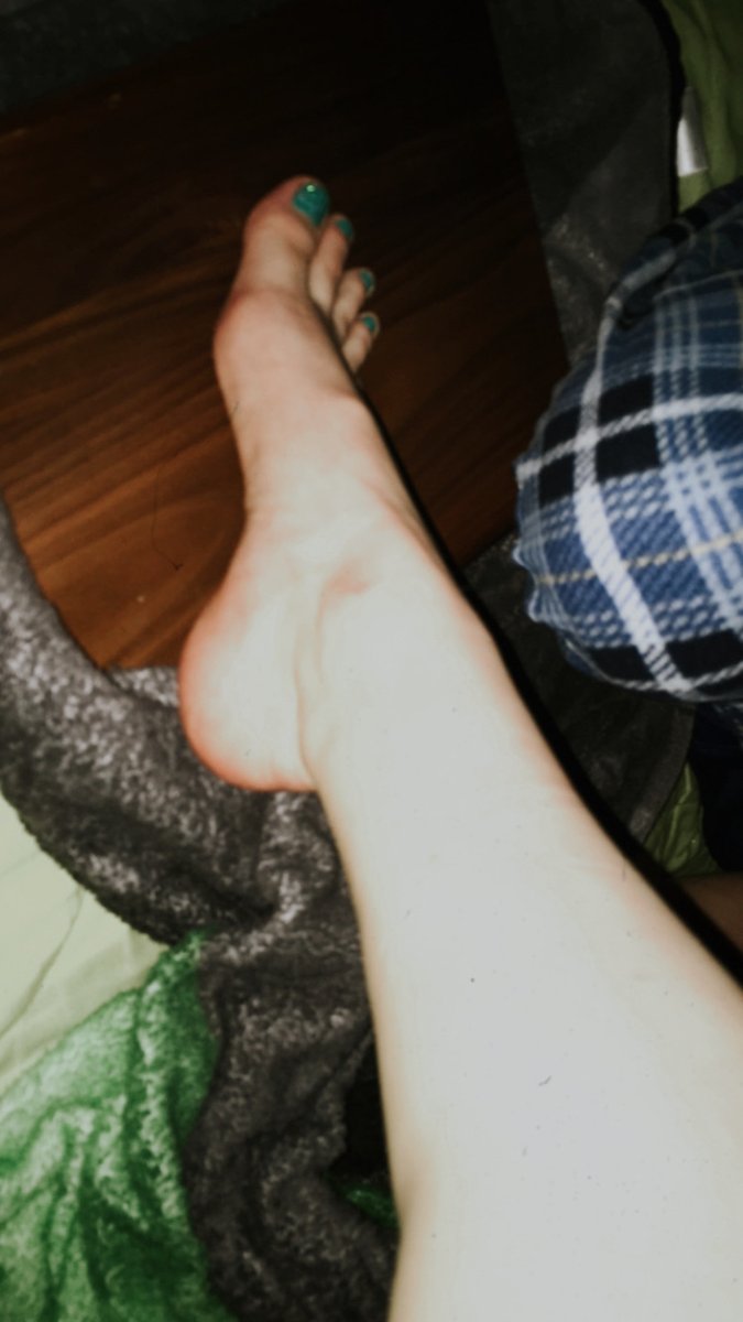 AAwesome098's tweet photo. https://t.co/FSBZr7d4vj March ð #wedgies #naked #feet https://t.co/b3EHAFRdcR