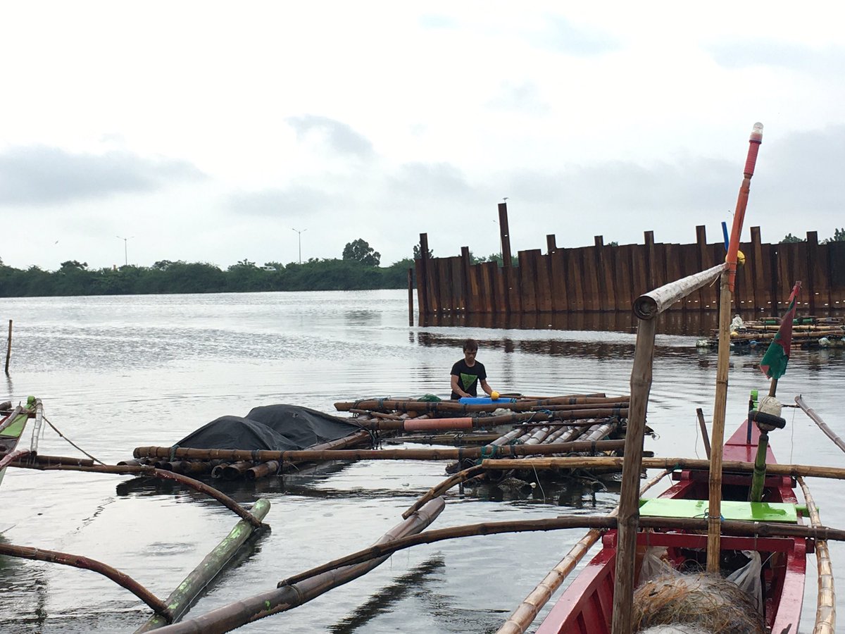 Tinatayuan ng bakod ang dagat. Tinatambakan ang katubigan upang tayuan ng mga gusaling pagaari ng dayuhan. Paano naging pag-ulad ang dulot ng mga reclamation projects kung libo-libong mga mangingisda ang mawawalan ng tirahan at kabuhayan. #StopReclamation #OctoberPeasantMonth