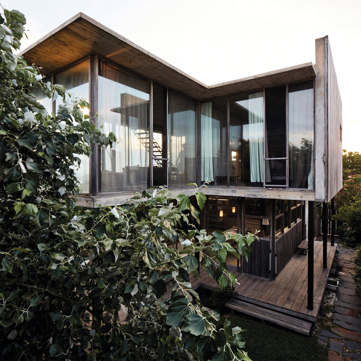ISAarchitecturl's tweet photo. RT: @dezeen Browse ten self-designed homes that reflect the unique styles of their owners: https://t.co/encHWxz03c https://t.co/dvDITe64yO