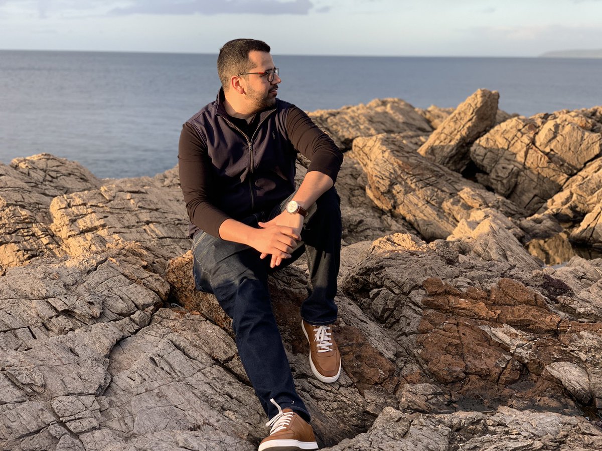 YsoSersY's tweet photo. The Art &amp; Artist !! 

I have been lucky to travel the world but the connect and calmness i feel near the sea on a quiet sunset is just Serenity !! 😊 😊

#SouthAustralia  #SecondValley #WeekendPhotography https://t.co/c6APK1ItG5