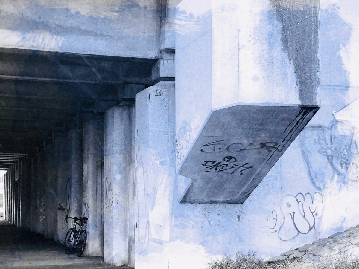 Mooie dingen maken. Stay tuned! @sffrotterdam

#mountainpains #bergpijn #sffr #sportfilmfestivalrotterdam #lantarenvensterrotterdam #lantarenvenster #wielercafepanache