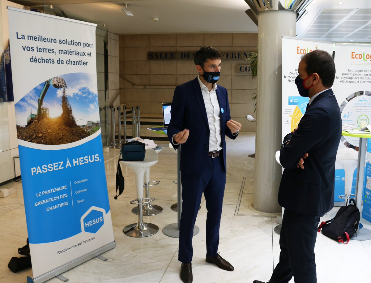 Présentation de #HesusStore auprès de <a href="/cedric_o/">Cédric O</a> Secrétaire d’état au Numérique à l'occasion du colloque #NumeriqueEnvironnement au <a href="/Economie_Gouv/">Ministère de l'Économie et des Finances</a> 
cc <a href="/VincentBignalet/">Vincent Bignalet</a>