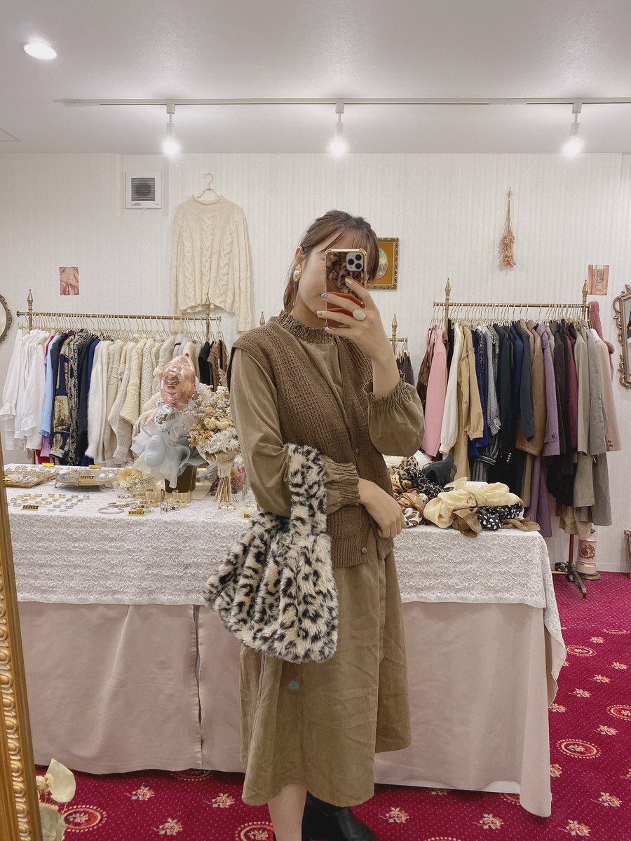 本日はお足元の悪い中、
ご来店ありがとうございました！

店頭コーデの紹介です🌷
ニット、カーディガンまだまだ
入荷致します❤︎
お近くに来た際は是非
お立ち寄りください

明日も12:00〜19:00で
お待ちしております🌷