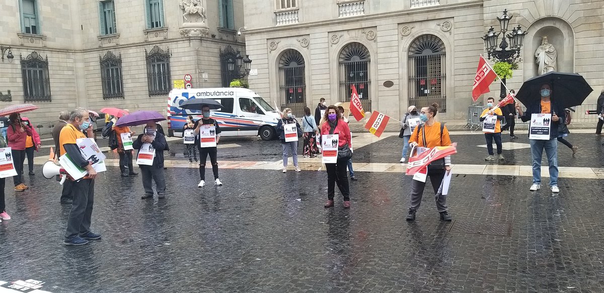 Avui estem a la plaça de Sant Jaume reivindicant millores pel sector de la geriatria i la dependència. <a href="/ccoocatalunya/">CCOO de Catalunya</a> <a href="/CCOOsanitat/">CCOOsanitat</a> @aferssocialscat <a href="/gencat/">Generalitat de Catalunya</a> #CCOOgeriatria