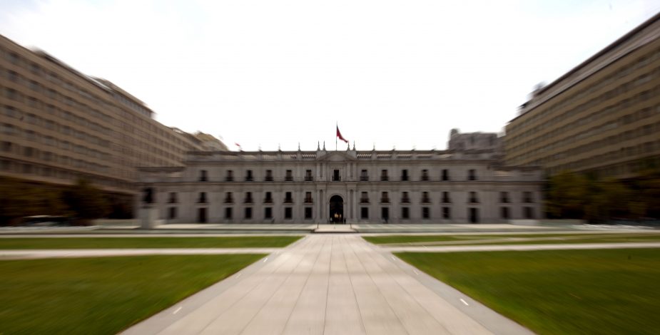 adnradiochile's tweet photo. Investigación por muertes Covid-19: Correos electrónicos aseguran que asesores de La Moneda participaron en la elaboración de informes modificados https://t.co/7vDETZfKmC https://t.co/JQR8OKtf5l