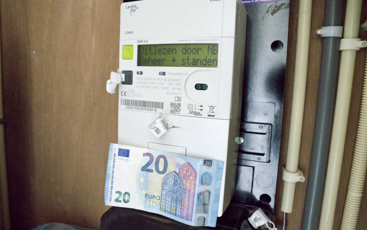 Komende drie jaar willen we minimaal 2500 Arnhemse minima helpen om hun energierekening met een paar honderd euro per jaar omlaag te brengen. Lees meer in het persbericht 👉🏼 arnhem.nl/actueel/Persbe…