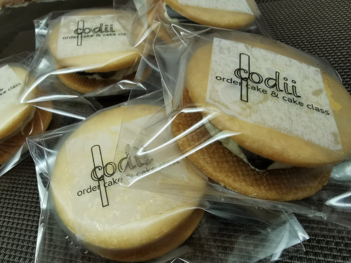 minaribkk's tweet image. ヤバッ！
夕飯前に止まらなくなるやつ。ロールケーキつまんだのはナイショ😏
#codii