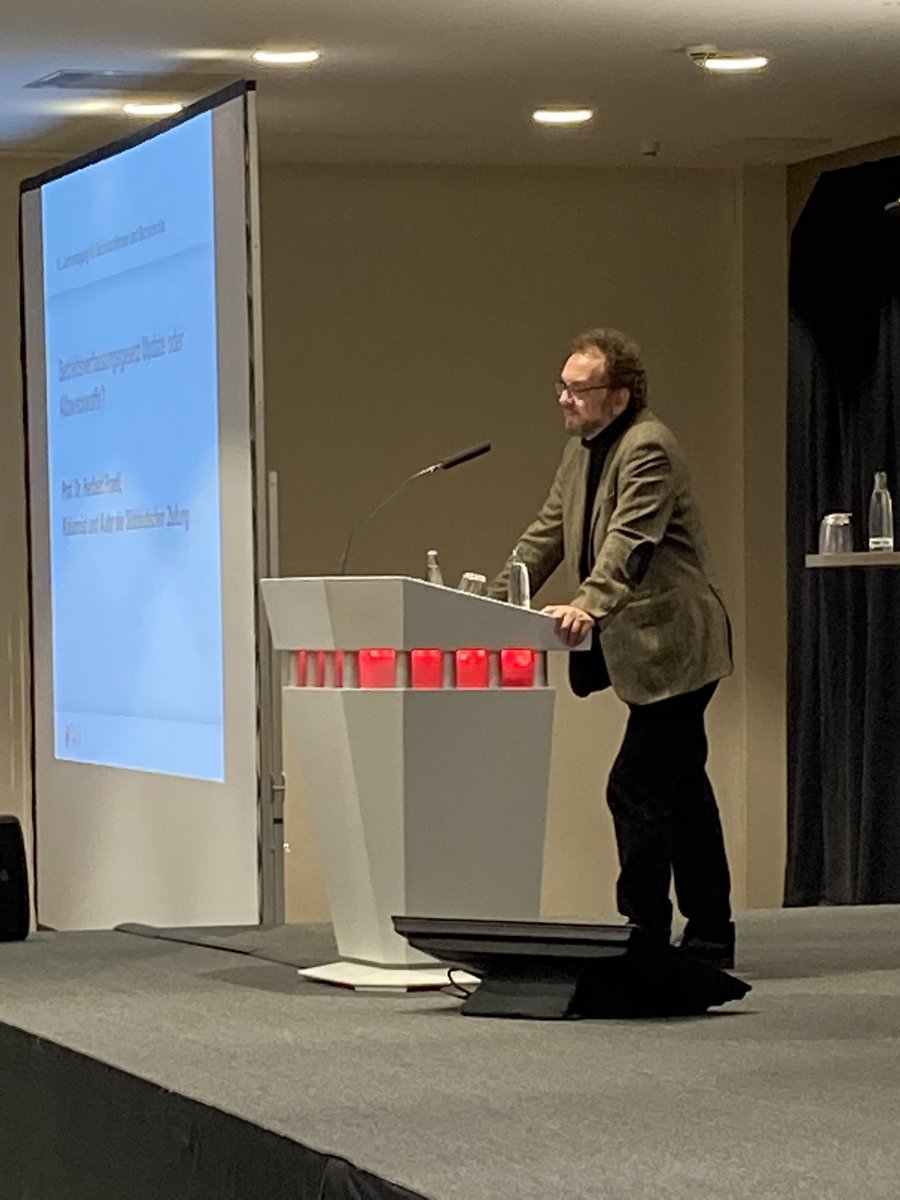 TransferPlus18's tweet photo. Jetzt auf der #Jahrestagung der #Betriebsrätinnen und #Betriebsräte: Heribert Prantl, Autor und Kolumnist @SZ, zum #Betriebsverfassungsgesetz. #transferplus #inqa https://t.co/easvcJ2fi1